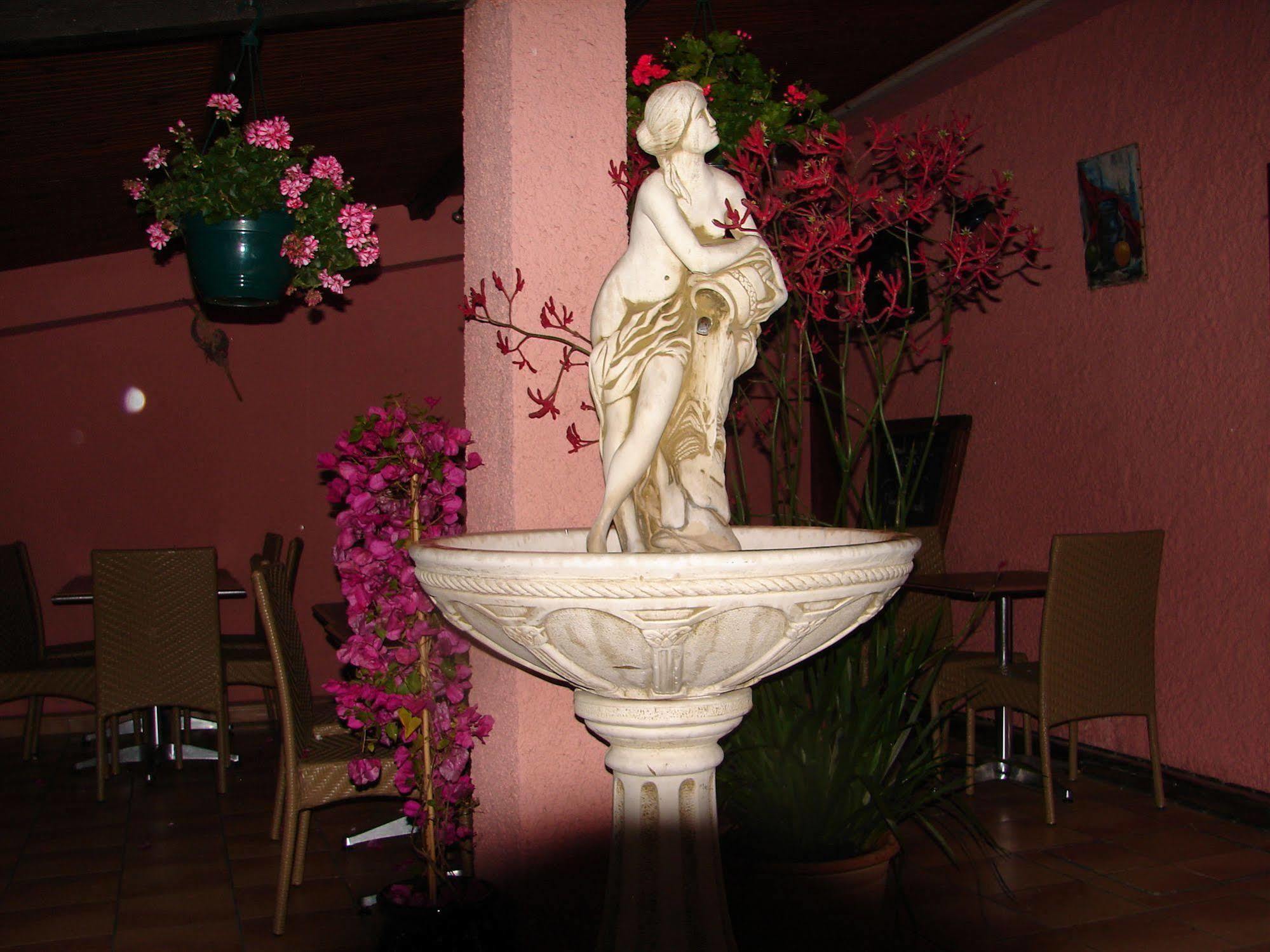 Logis Hotel Restaurant Les Charmettes อาร์เจเลส-ซัวร์-แมร์ ภายนอก รูปภาพ
