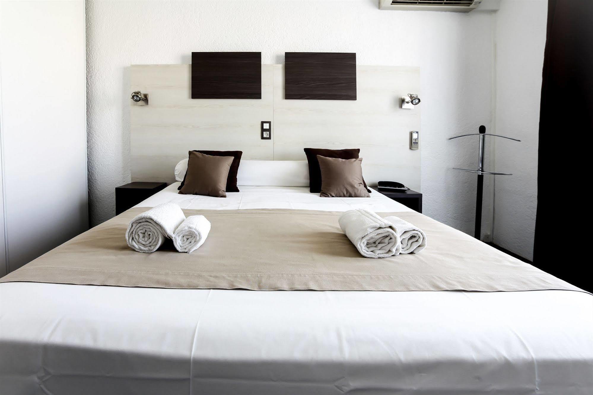 Logis Hotel Restaurant Les Charmettes อาร์เจเลส-ซัวร์-แมร์ ภายนอก รูปภาพ